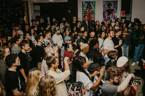 10 astuces imbattables pour faire fleurir votre jardin urbain !